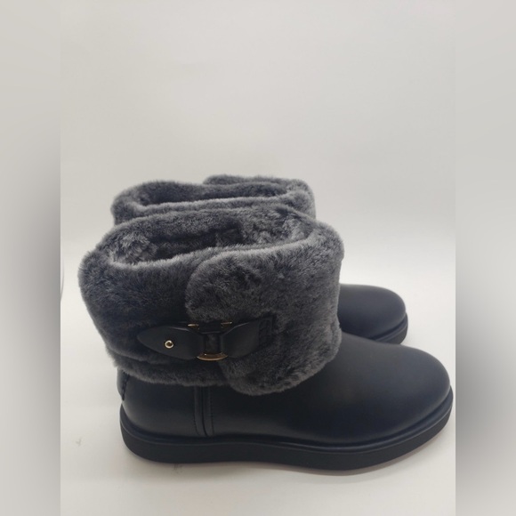 UGG Shoes - Brand New in Box Ugg women's classic berge mini size 7.